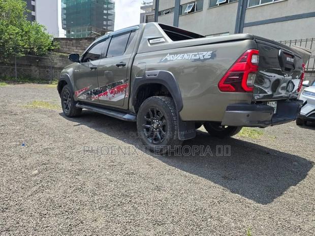 Toyota Hilux 2022 Gray
