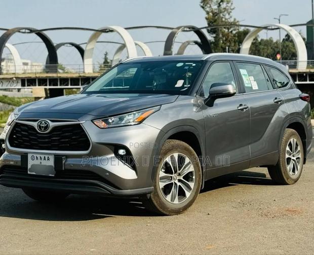 Toyota Highlander Hybrid 2025 Silver