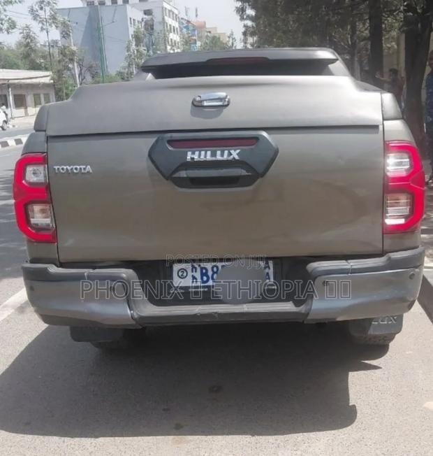 Toyota Hilux 2021 Gray