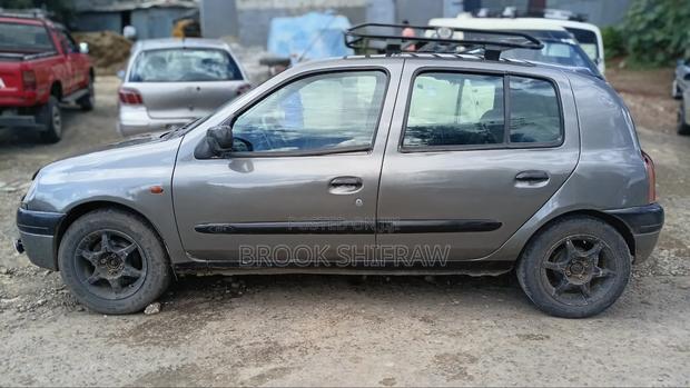 Renault Clio Sport V6 2001 Silver