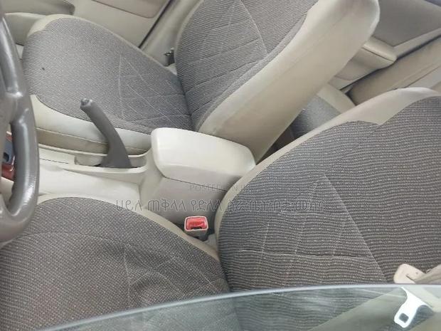 Toyota Corolla 2004 Gold