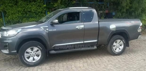 Toyota Hilux 2019 Gray