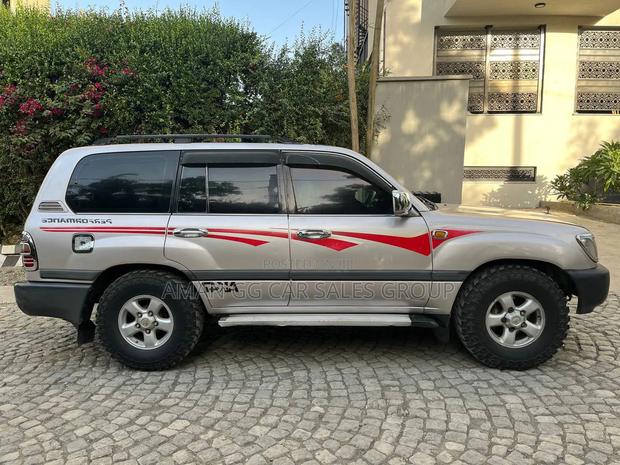 Toyota Land Cruiser 1999 Silver