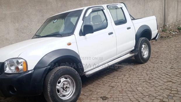 Nissan Hardbody 2000i 2006 White
