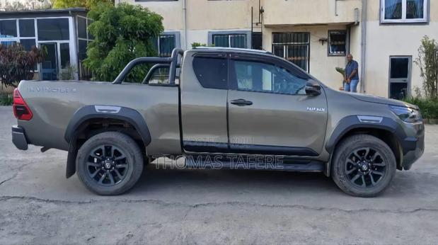 Toyota Hilux 2021 Gray