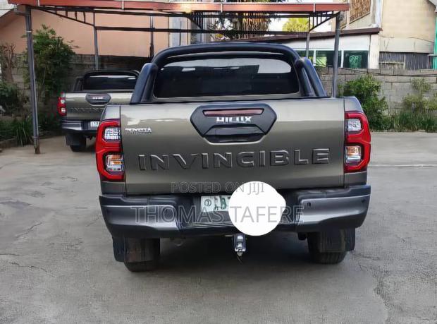 Toyota Hilux 2021 Gray