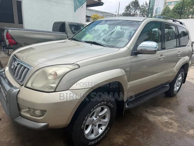 Toyota Land Cruiser 2006 Gold