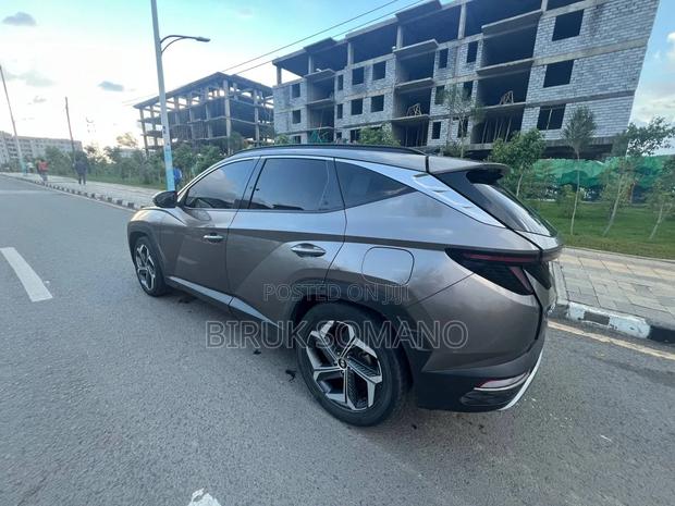 Hyundai Tucson 2021 Gold