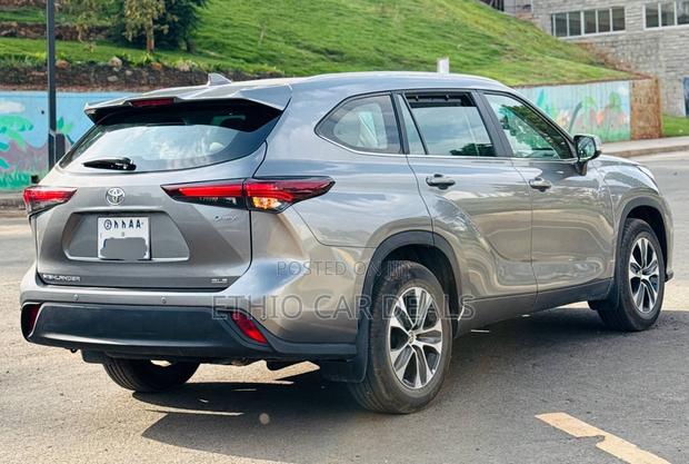 Toyota Highlander Hybrid 2026 Silver