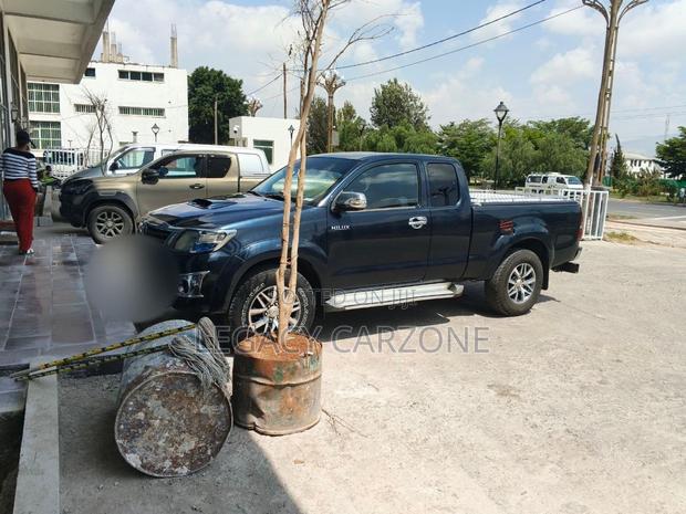 Toyota Hilux 2014 Black