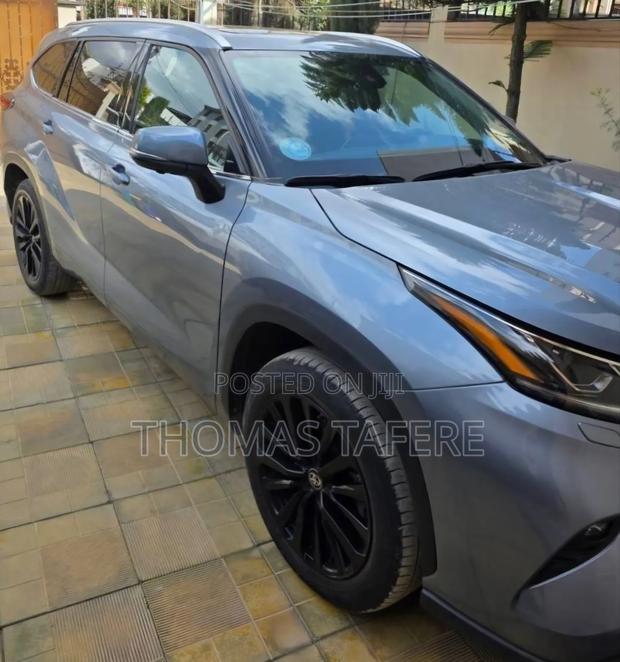 Toyota Highlander Hybrid 2024 Silver