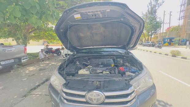 Toyota Hilux 2016 Gray