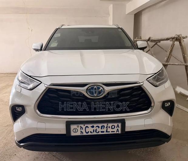 Toyota Highlander Hybrid 2023 White