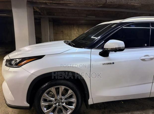 Toyota Highlander Hybrid 2023 White