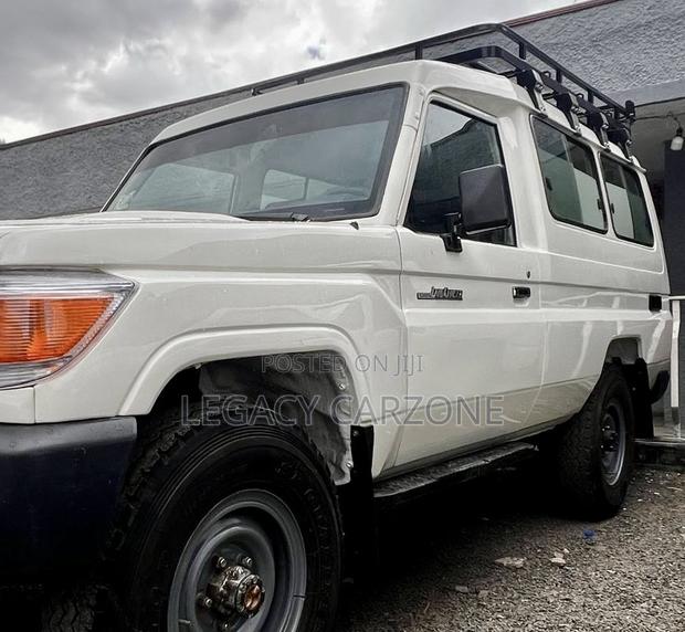 Toyota Land Cruiser 2013 White