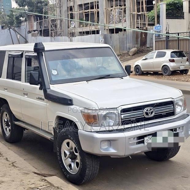 Toyota Land Cruiser 2012 White