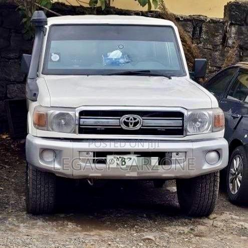 Toyota Land Cruiser 2012 White
