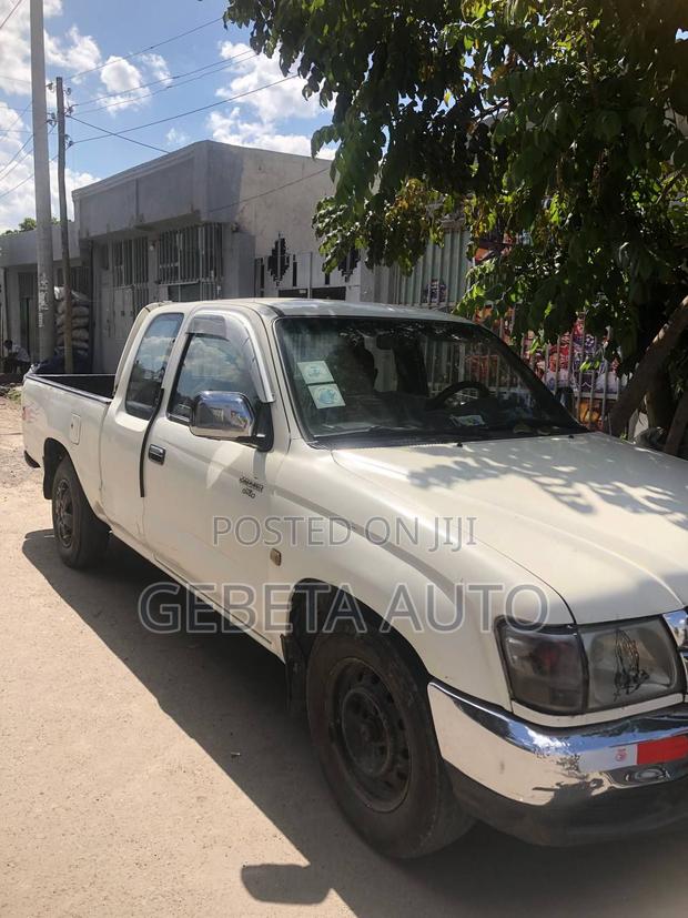 Toyota Hilux 2002 Whtie