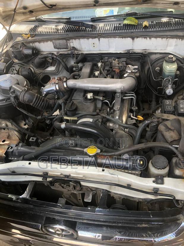 Toyota Hilux 2002 Whtie