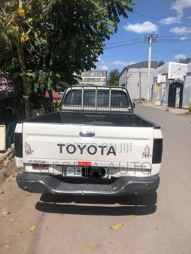 Toyota Hilux 2002 Whtie