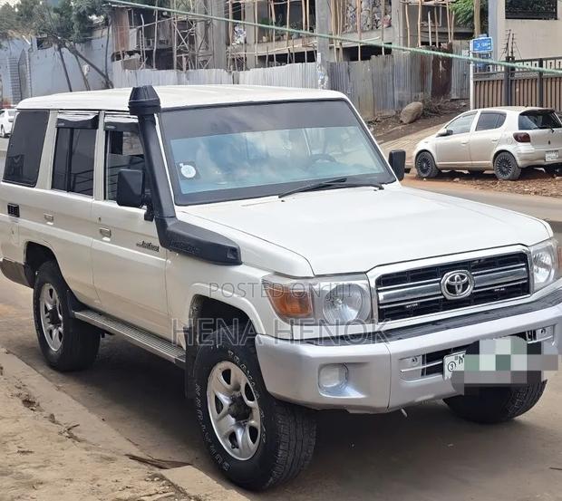 Toyota Land Cruiser 2012 White