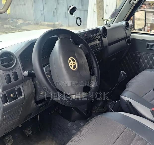 Toyota Land Cruiser 2012 White