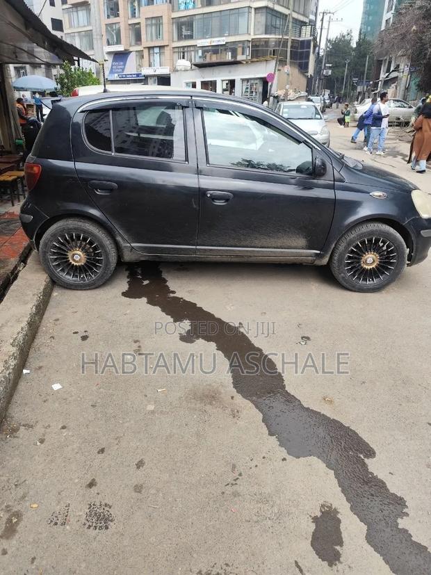 Toyota Vitz 2004 Black