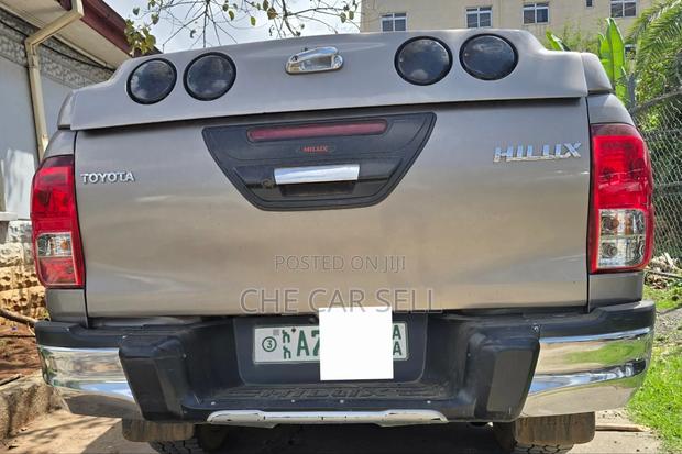 Toyota Hilux 2019 Gray