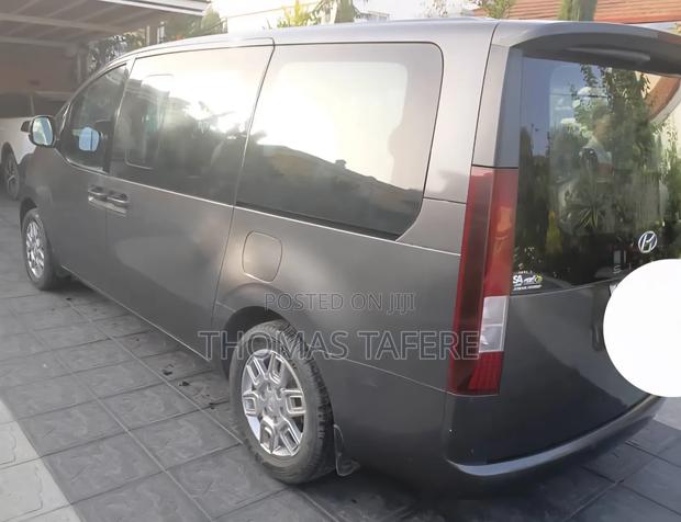Hyundai Staria 2022 Black