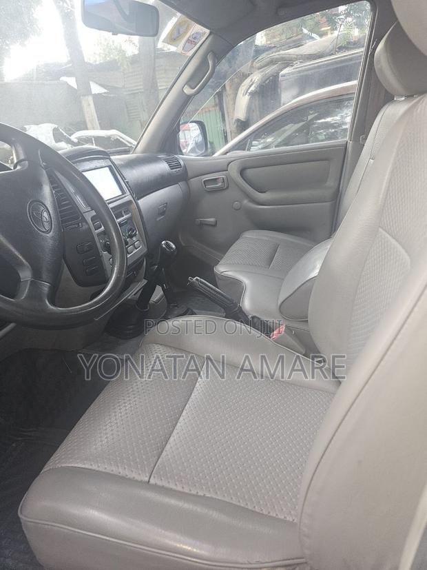 Toyota Land Cruiser 2004 White