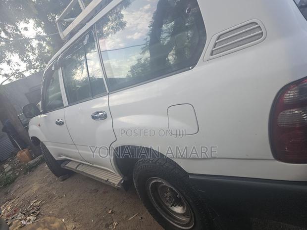 Toyota Land Cruiser 2004 White