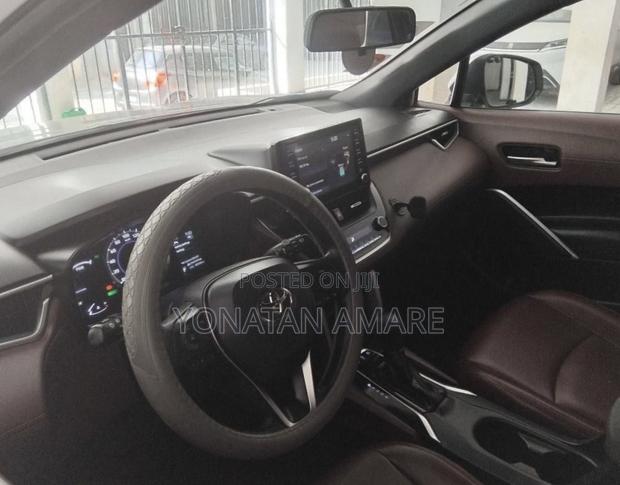 Toyota Corolla Cross Hybrid 2023 White