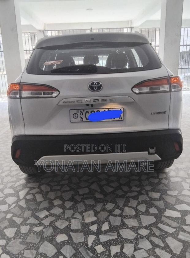 Toyota Corolla Cross Hybrid 2023 White