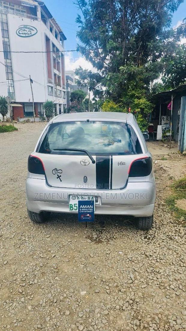 Toyota Vitz 2001 Silver