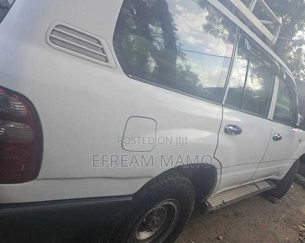 Toyota Land Cruiser 2005 White