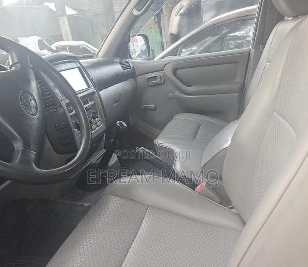 Toyota Land Cruiser 2005 White