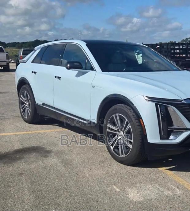 Cadillac Lyriq 2024 Blue