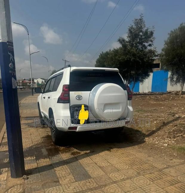 Toyota Land Cruiser Prado 2018 White