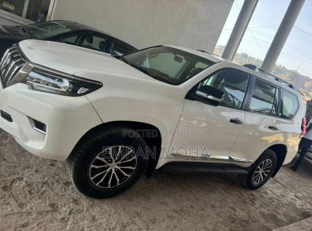 Toyota Land Cruiser Prado 2018 White