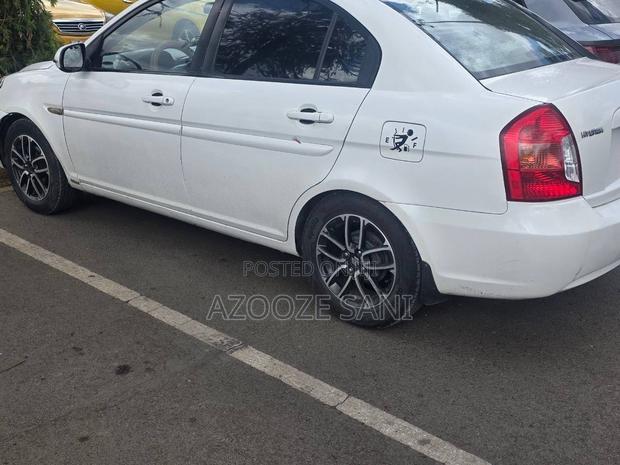 Hyundai Accent 2010 White