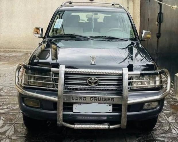 Toyota Land Cruiser 2005 Gray
