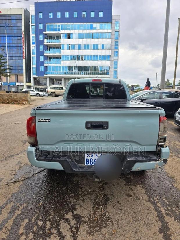 Toyota Tacoma 2020 Blue