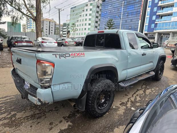 Toyota Tacoma 2020 Blue
