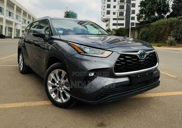 Toyota Highlander Hybrid Limited AWD 2024 Gray