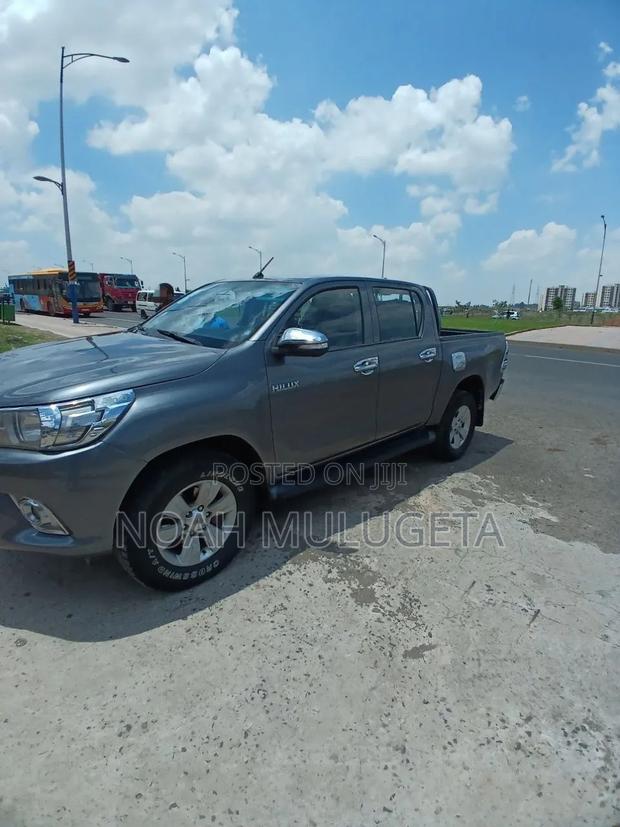 Toyota Hilux 2017 Blue