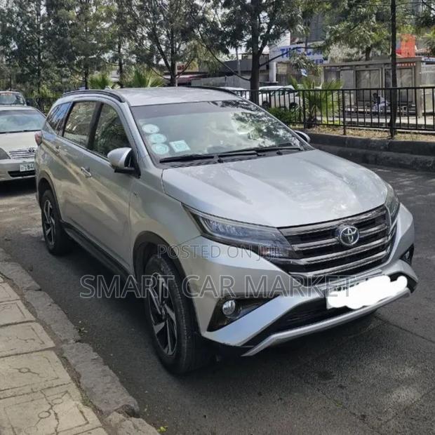 Toyota Rush 2021 Silver