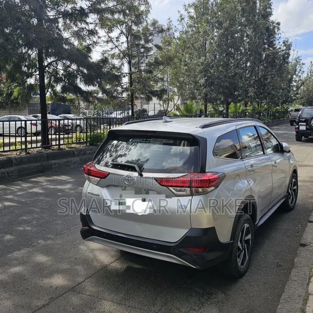 Toyota Rush 2021 Silver
