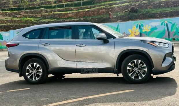 New Toyota Highlander Limited 2025 Gray