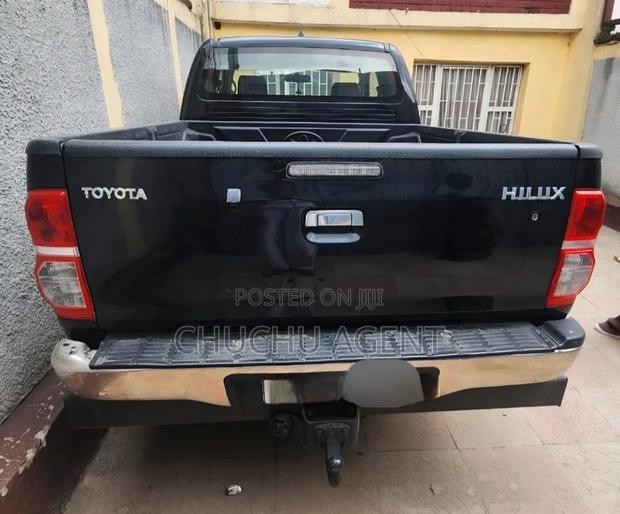Toyota Hilux 2012 Black