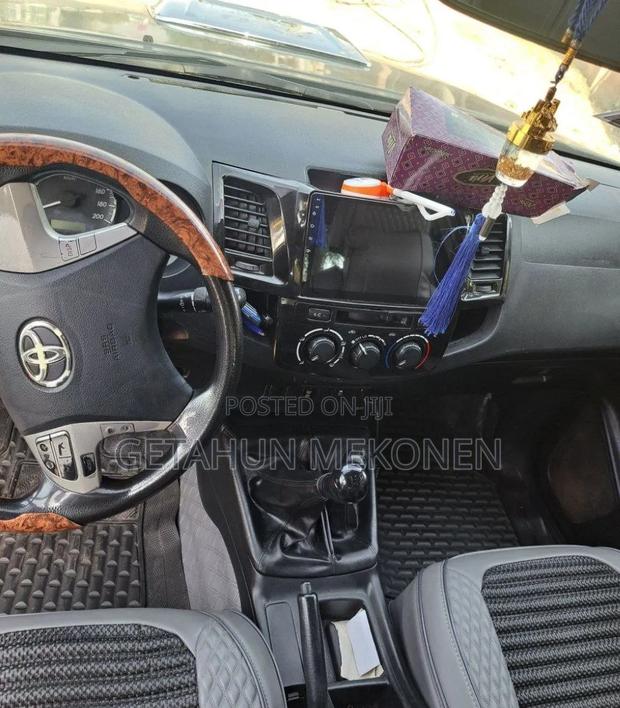 Toyota Hilux 2015 Gray